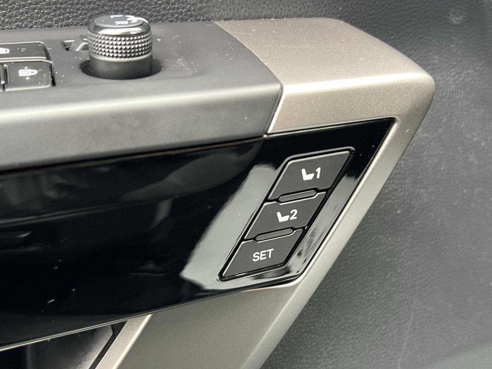 Used 2023 Toyota Tundra Limited image 28