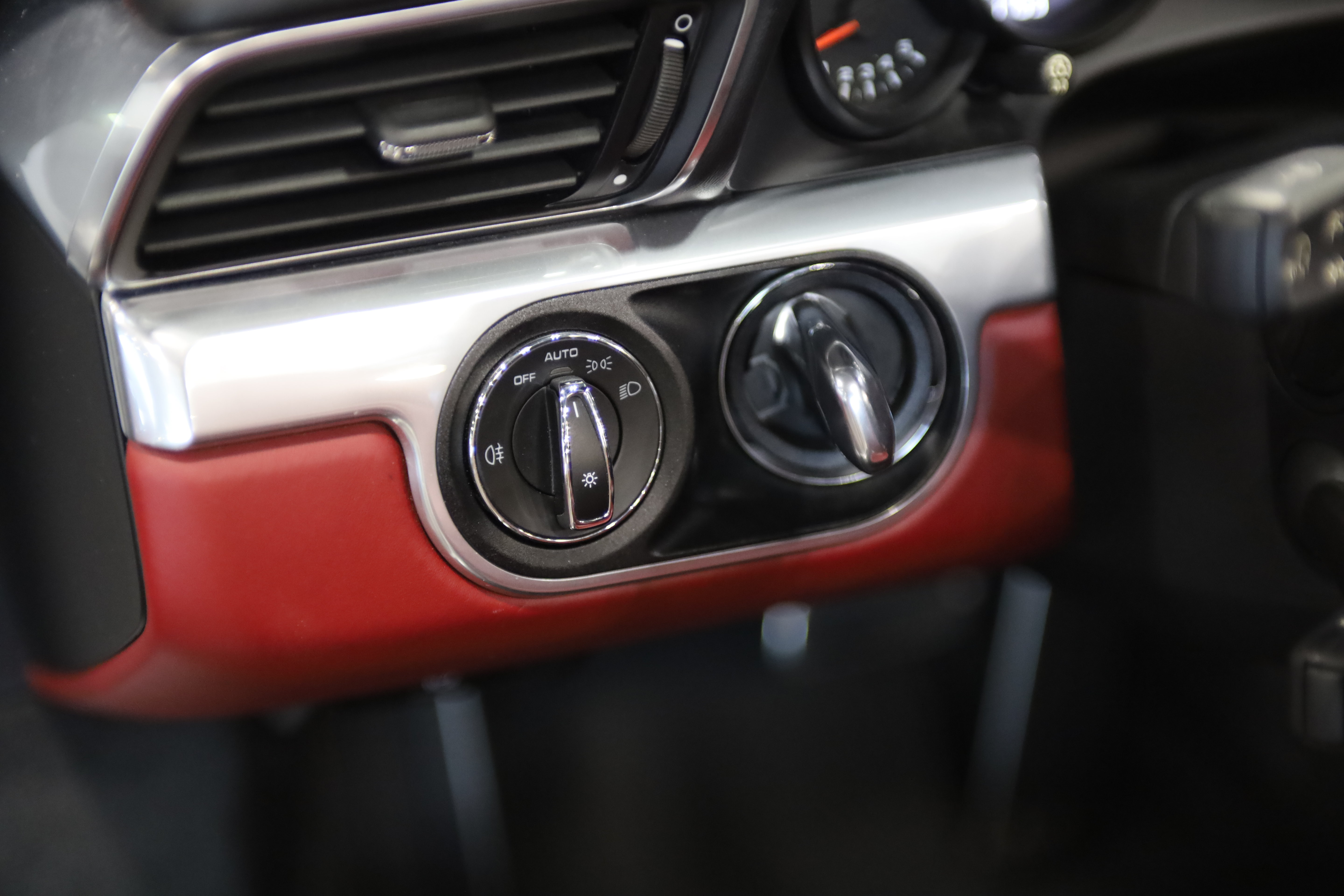 Used 2018 Porsche 911 Carrera S RWD image 17