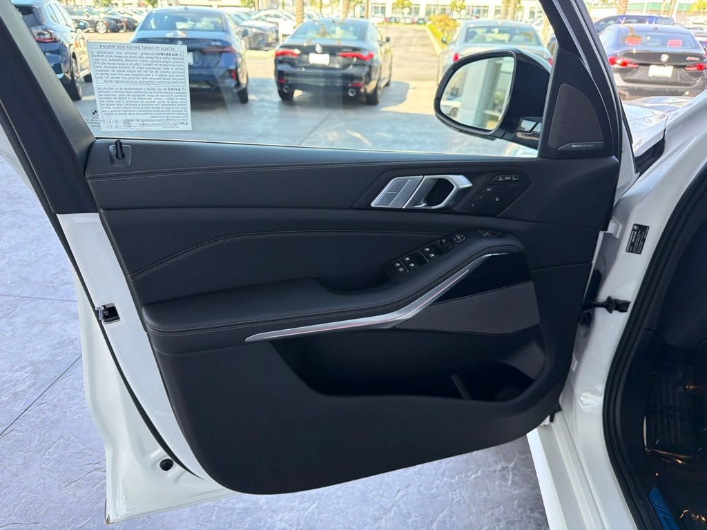 Used 2027 BMW X7 xDrive40i w/ M Sport Package AWD/4WD image 9