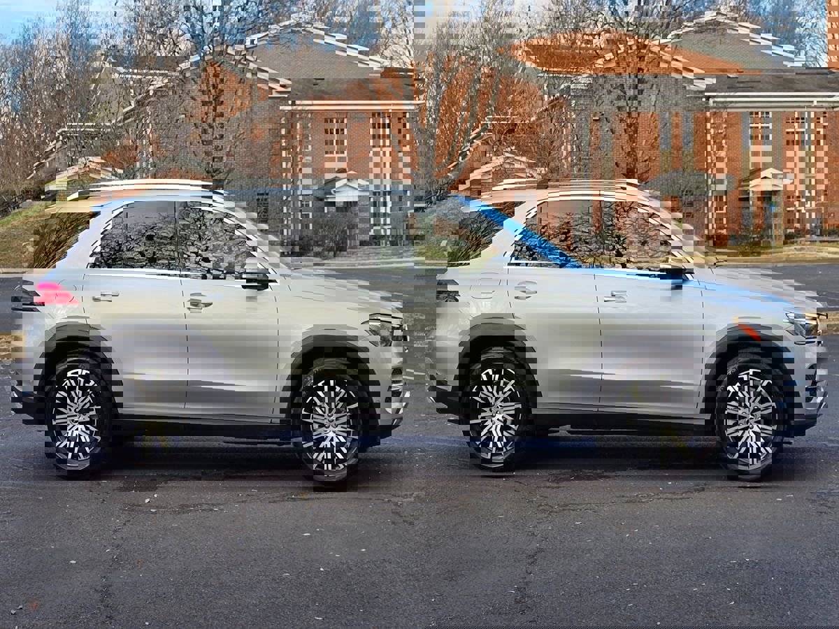 Used 2024 Mercedes-Benz GLE 350 4MATIC SUV image 7