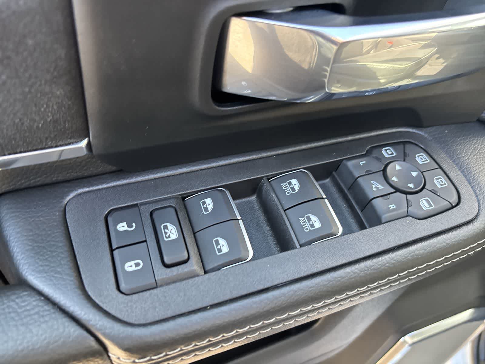 Used 2025 RAM 2500 Laramie AWD/4WD image 9