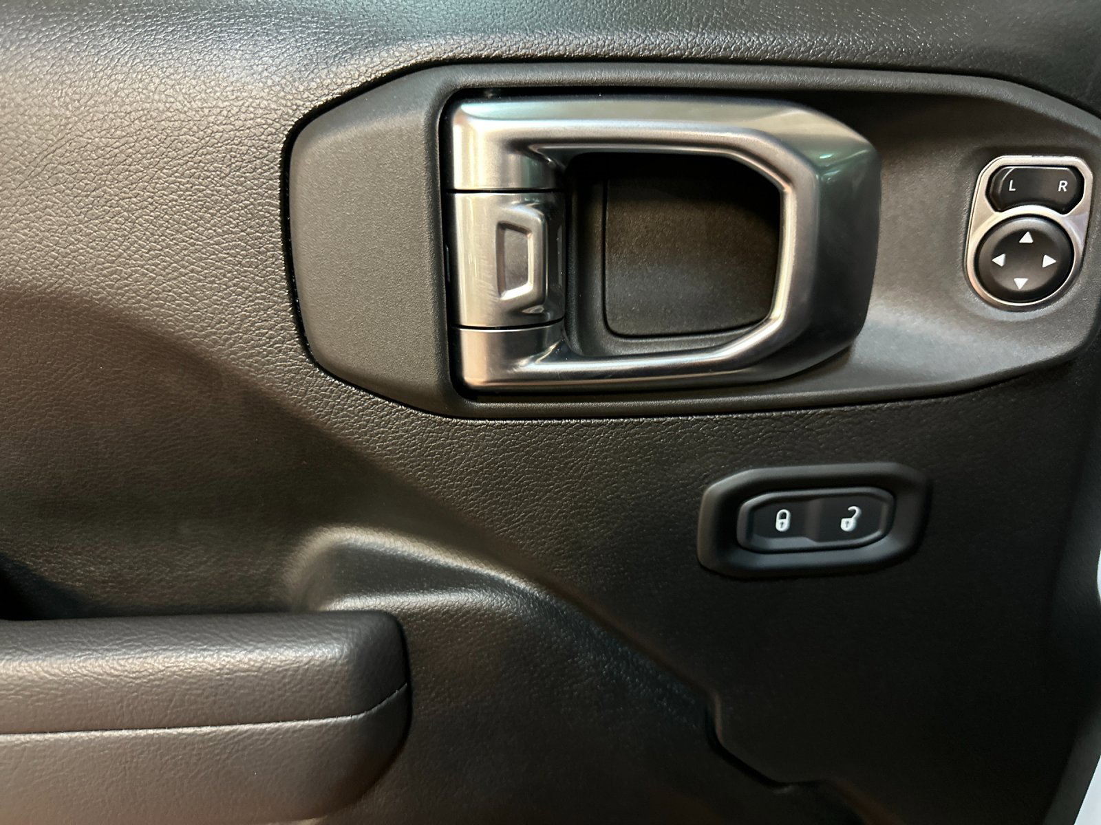 New 2025 Jeep Wrangler Willys image 10