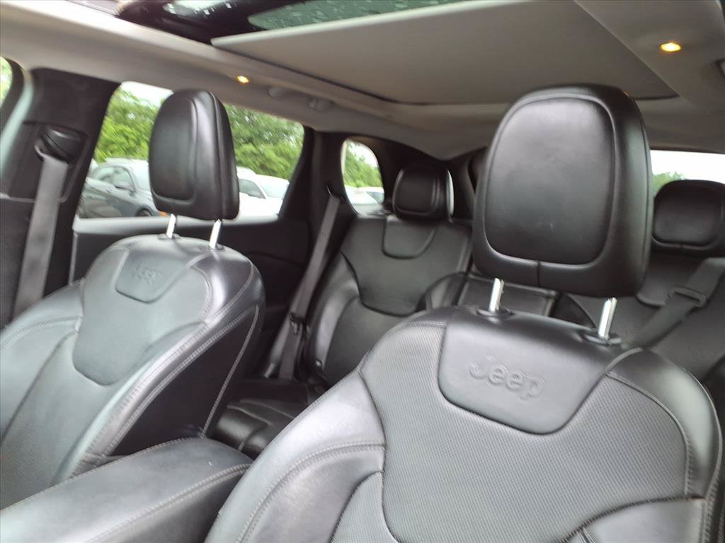 Used 2019 Jeep Cherokee Limited AWD/4WD image 16