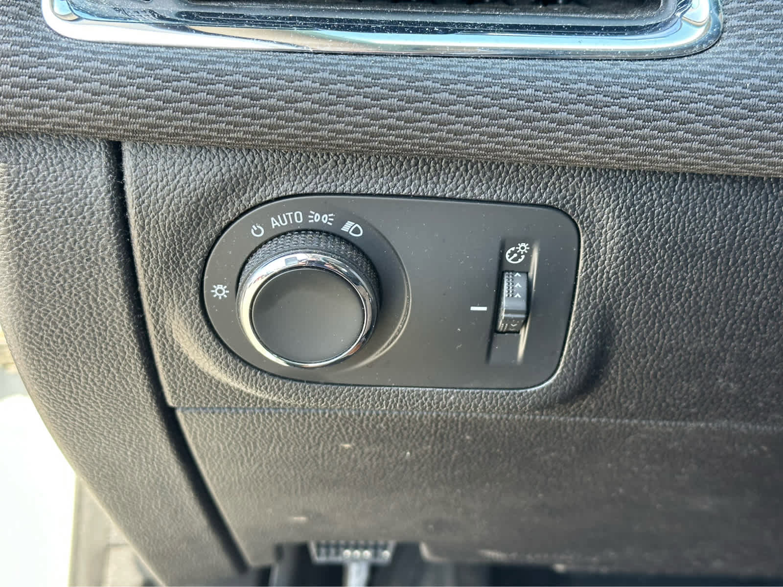 Used 2018 Chevrolet Cruze LS FWD image 17