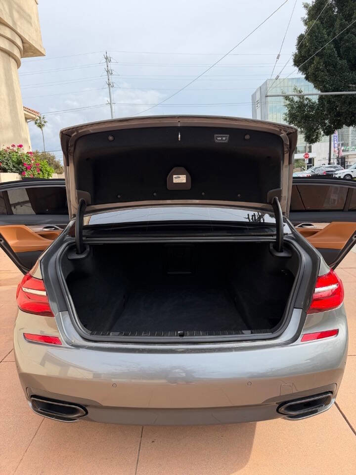 Used 2018 BMW 750i image 34
