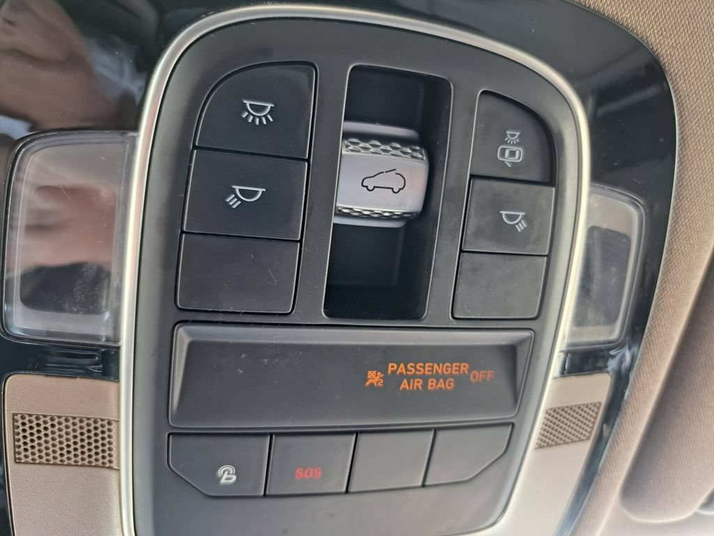 Used 2022 Hyundai Santa Fe Limited FWD image 15