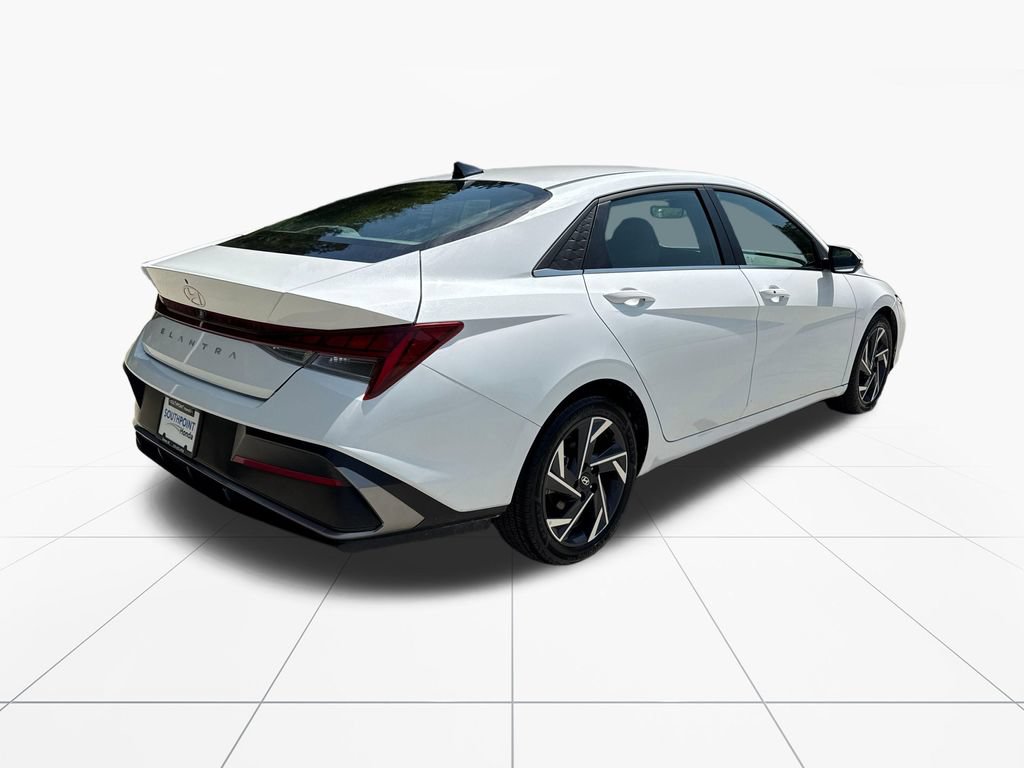 Used 2025 Hyundai Elantra SEL FWD image 8
