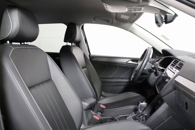 Used 2023 Volkswagen Tiguan SE image 13