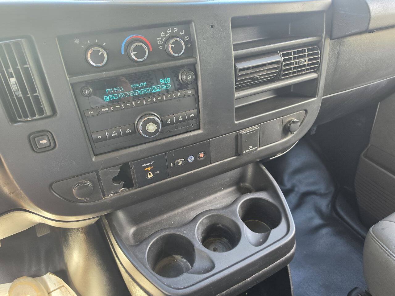 Used 2018 Chevrolet Express 2500 w/ Driver Convenience Package RWD image 9