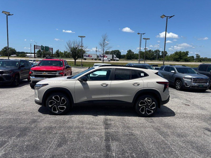 New 2026 Chevrolet Trax RS w/ Sunroof Package FWD image 2