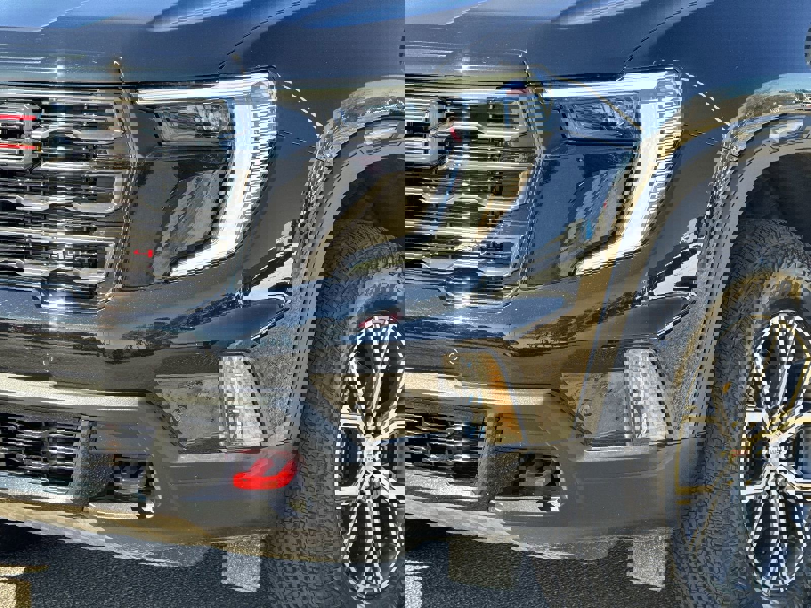 Used 2026 GMC Acadia AT4 w/ Super Cruise Package image 6