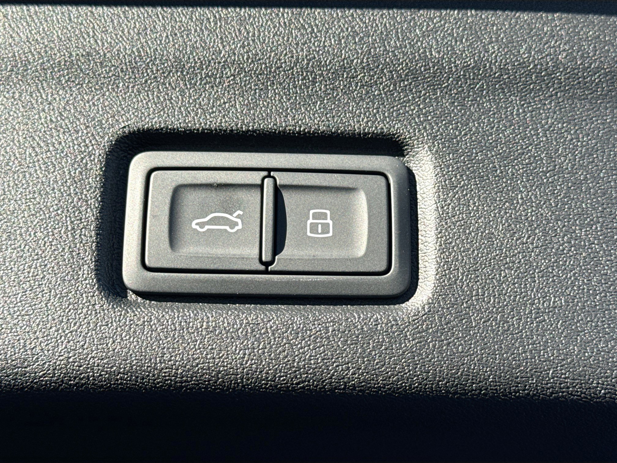 New 2025 Audi Q6 e-tron Premium image 12