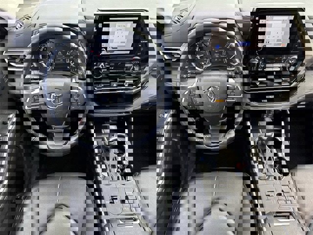 Used 2024 Toyota Highlander XLE image 12