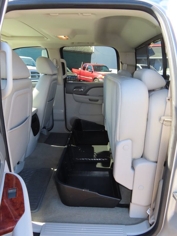 Used 2010 GMC Sierra 3500 SLT w/ SLT Convenience Package image 37