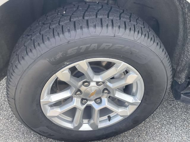 Used 2025 Chevrolet Suburban LT RWD image 11