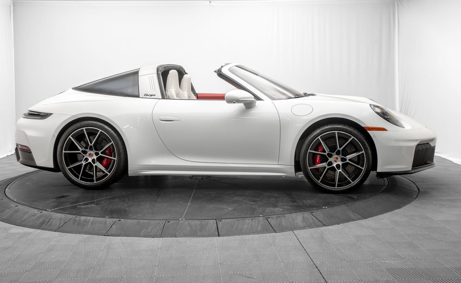 Used 2026 Porsche 911 Targa 4 GTS AWD/4WD image 8