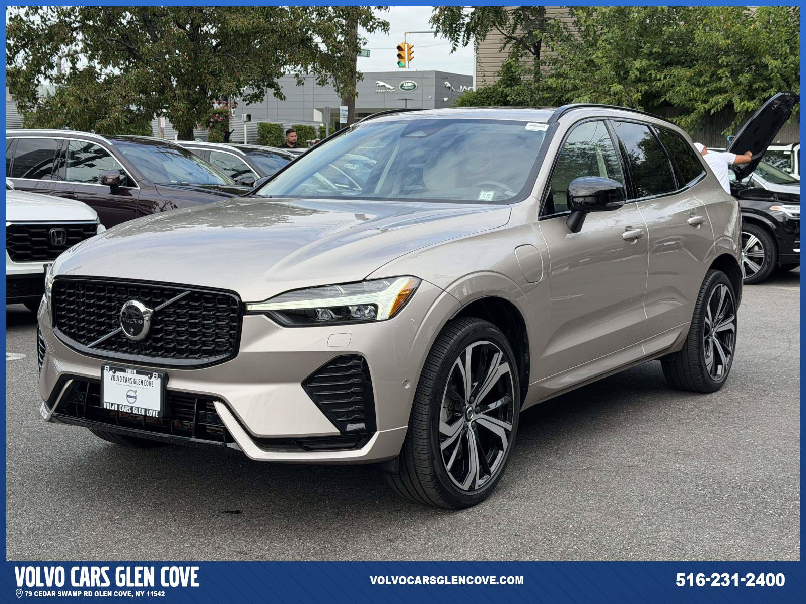 Used 2025 Volvo XC60 T8 Ultra w/ Protection Package Premier AWD/4WD image 7