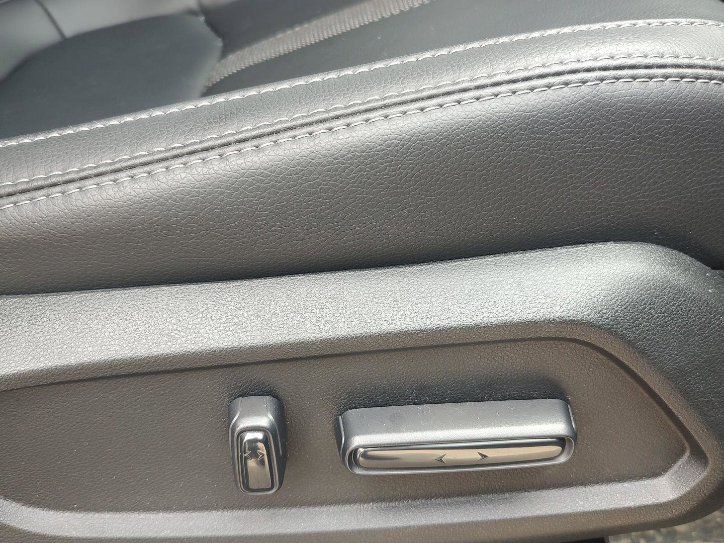 Used 2025 Honda Pilot Touring image 5