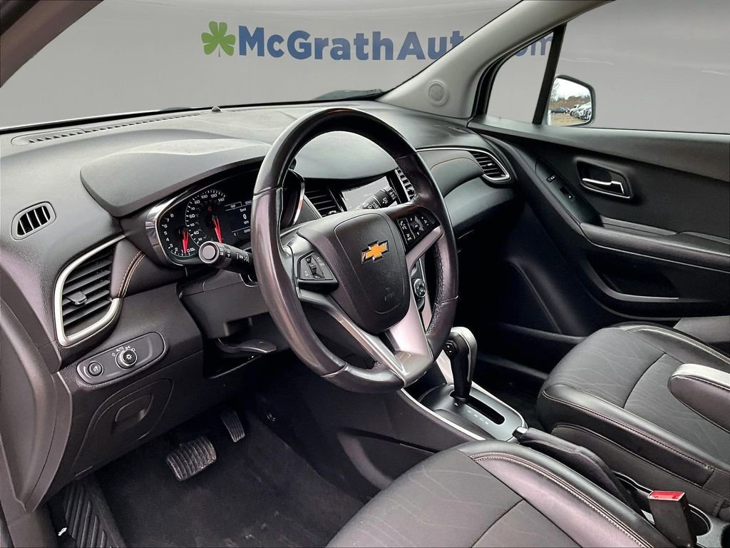Used 2020 Chevrolet Trax LT w/ LT Convenience Package FWD image 19