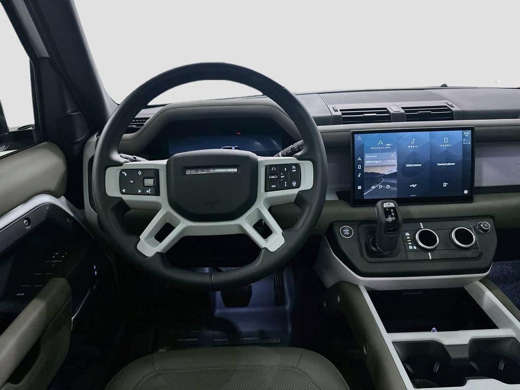 Used 2025 Land Rover Defender 110 X-Dynamic SE AWD/4WD image 23
