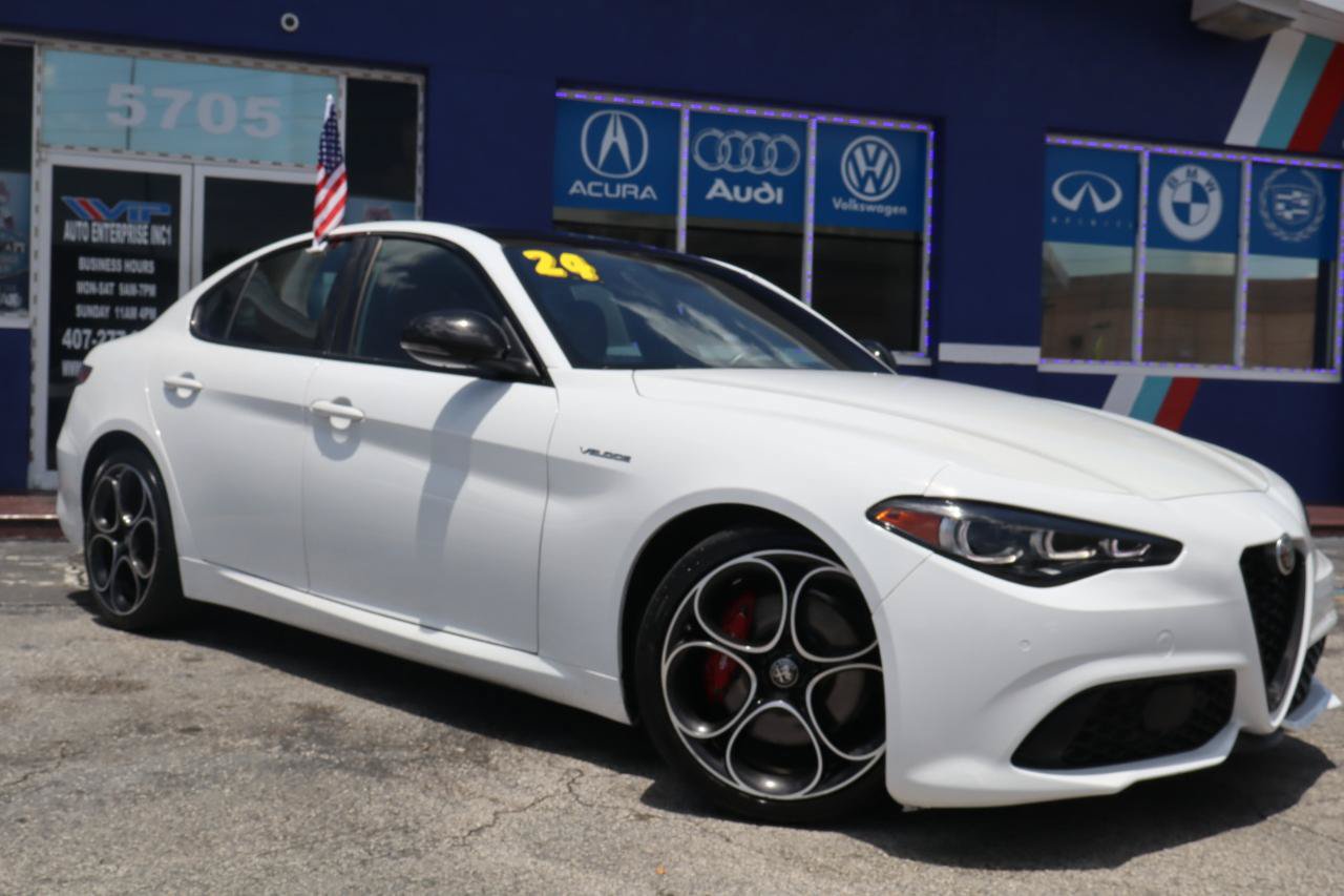 Used 2024 Alfa Romeo Giulia Veloce RWD image 3