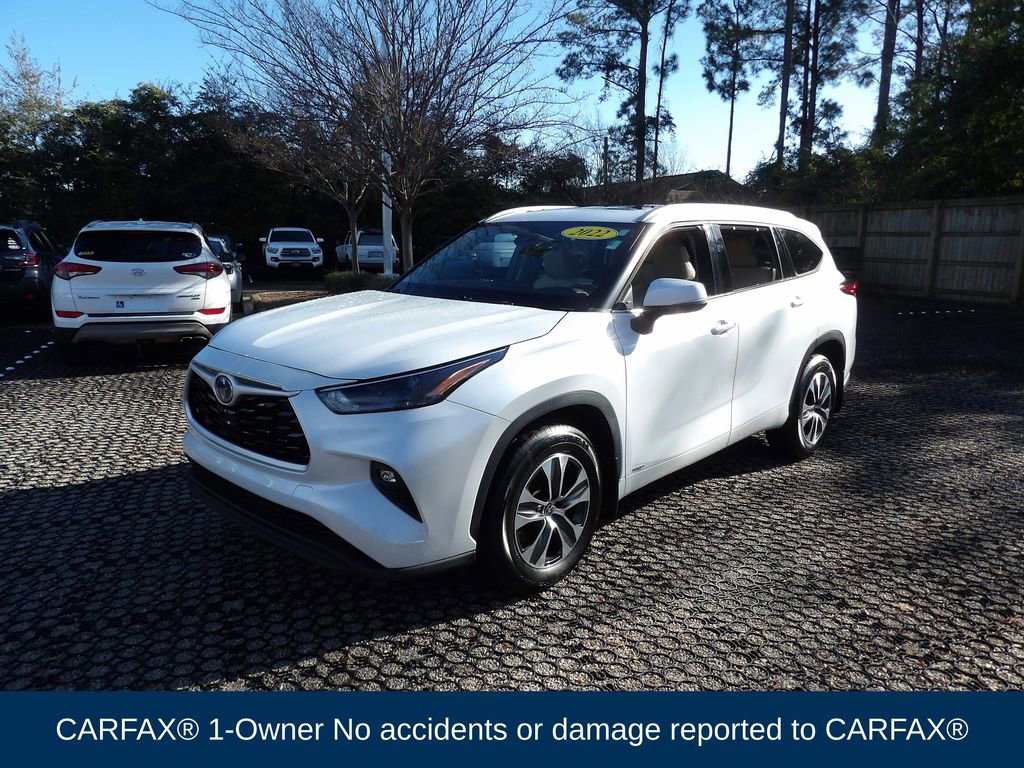 Used 2022 Toyota Highlander XLE image 3