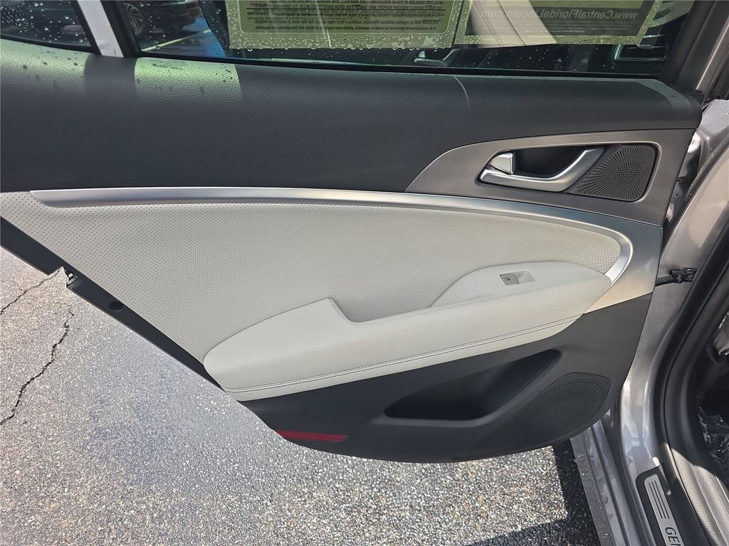 Used 2024 Genesis G70 3.3T Advanced RWD image 9