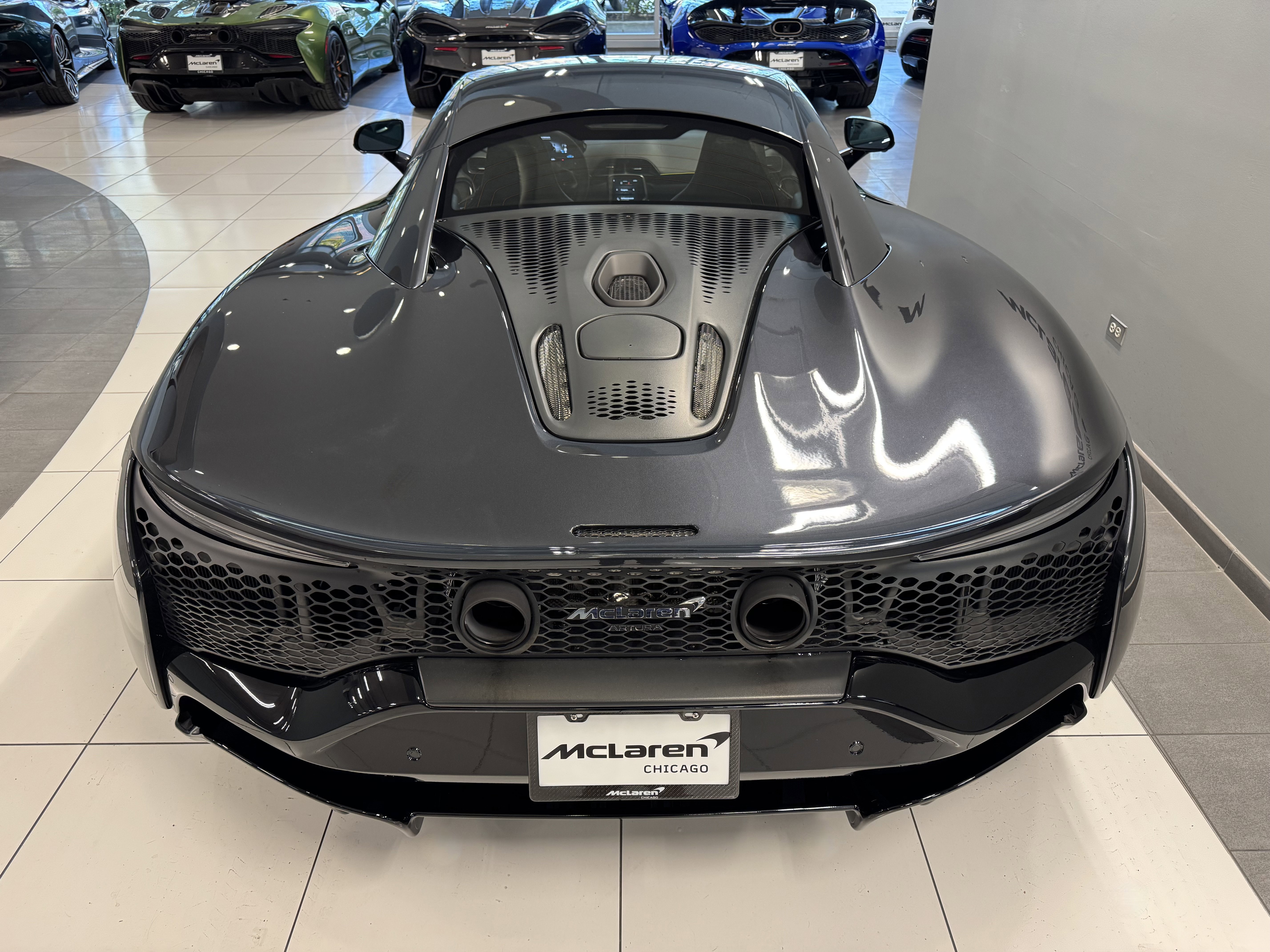 Used 2023 McLaren Artura image 4