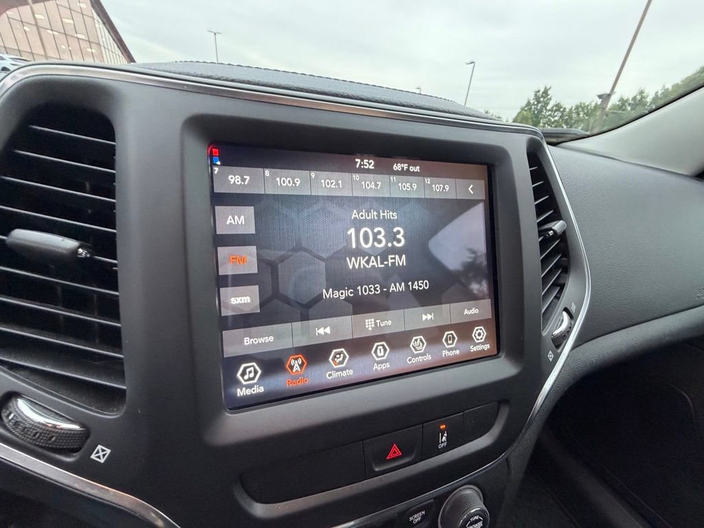 Used 2022 Jeep Cherokee Latitude AWD/4WD image 20