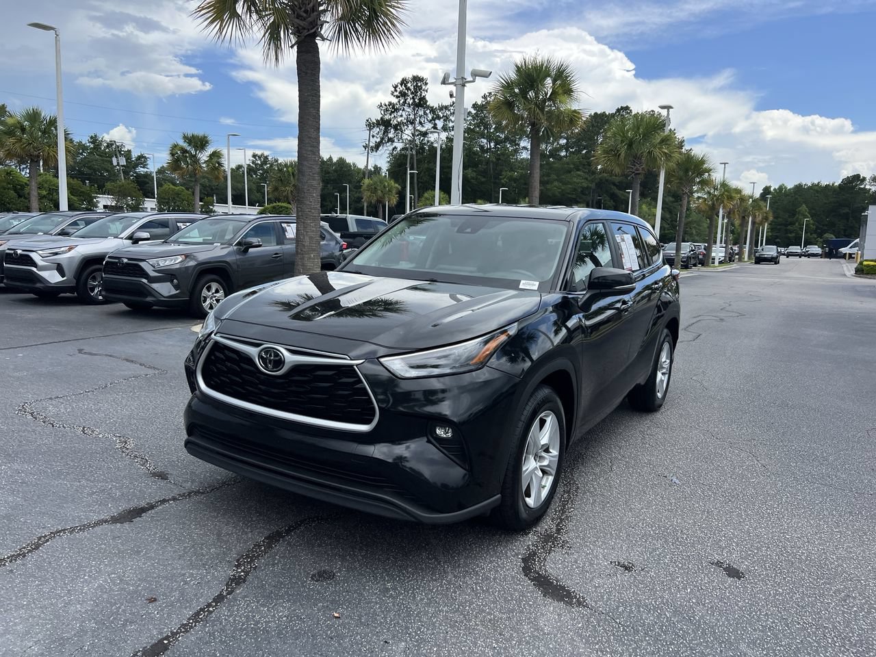 Used 2024 Toyota Highlander LE FWD image 5