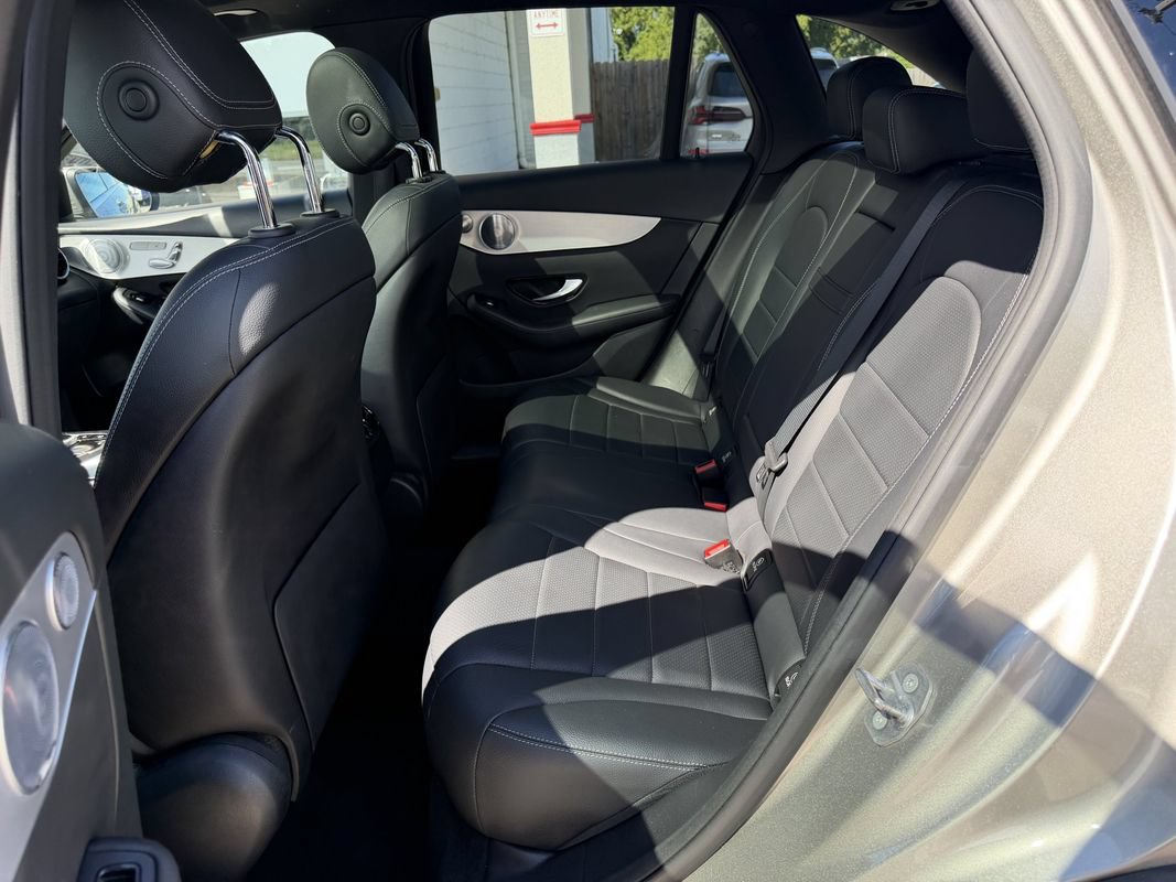 Used 2019 Mercedes-Benz GLC 300 4MATIC w/ Premium Package image 38