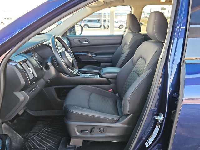 Used 2022 Nissan Pathfinder SV w/ SV Premium Package image 13