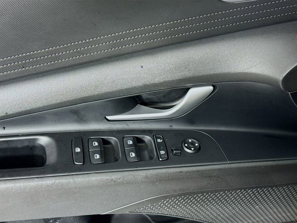 Used 2023 Hyundai Elantra SEL FWD image 17