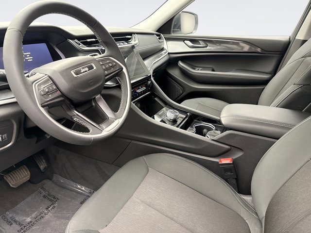 Used 2023 Jeep Grand Cherokee Laredo image 10