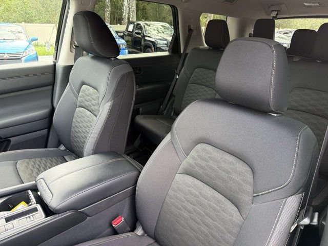 Used 2026 Nissan Pathfinder SV FWD image 11
