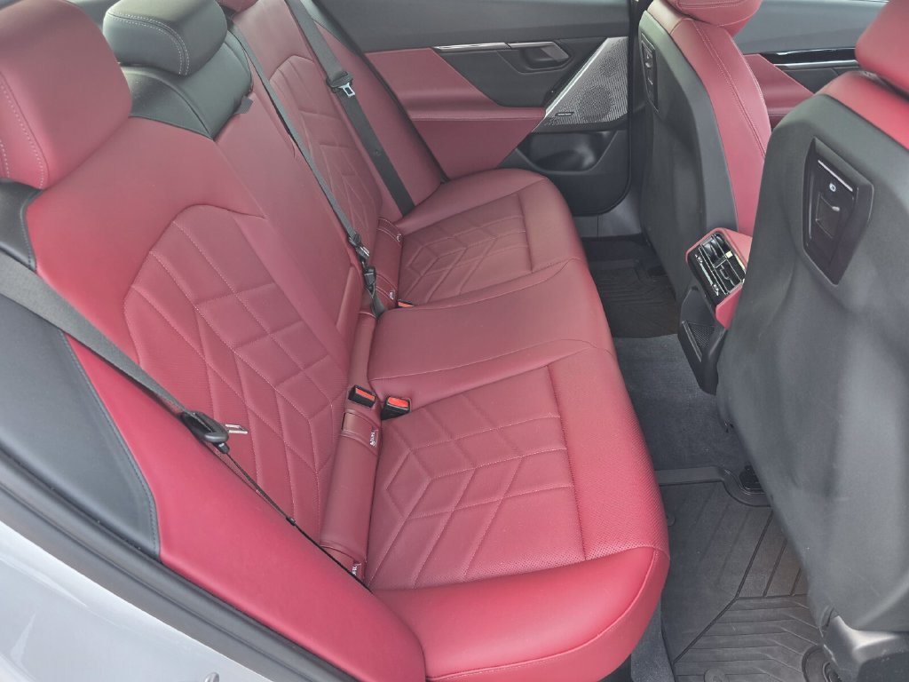 Certified 2025 BMW 530i RWD image 25