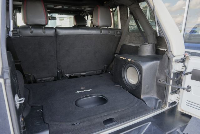 Used 2016 Jeep Wrangler Unlimited Rubicon w/ Connectivity Group image 39