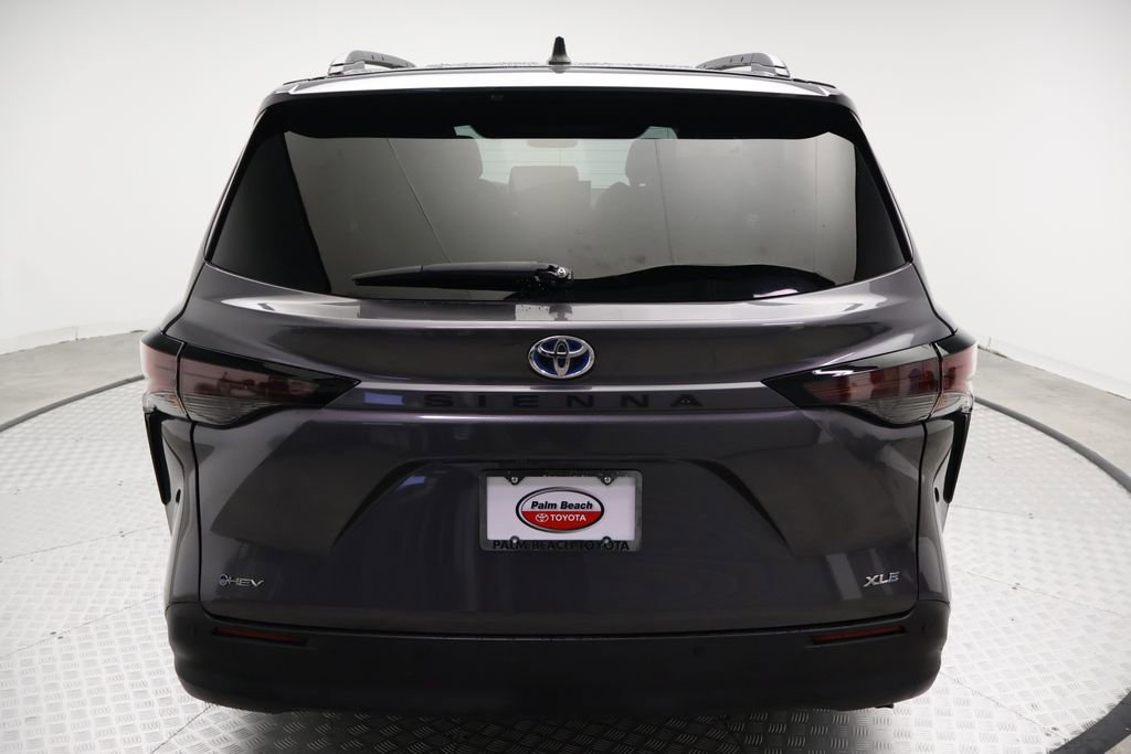 Certified 2025 Toyota Sienna XLE FWD image 10