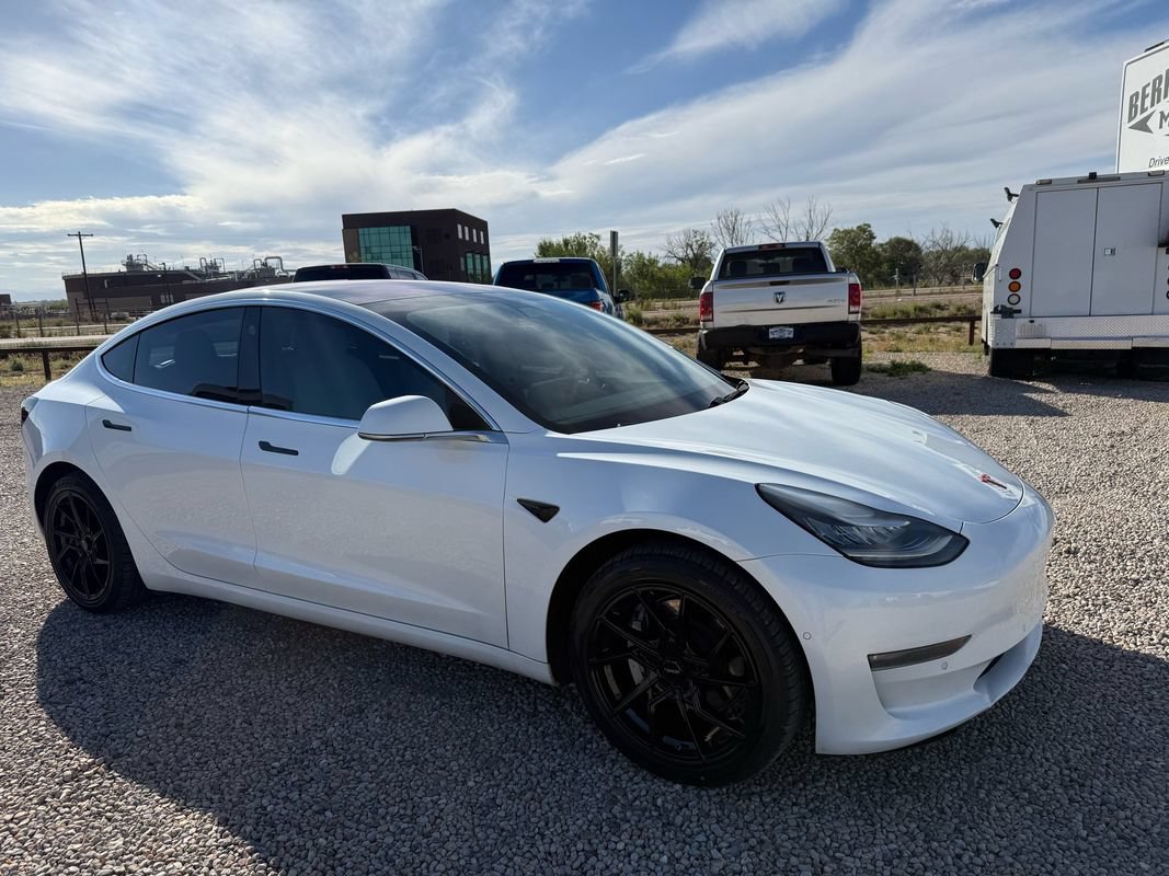 Used 2018 Tesla Model 3 Mid Range RWD image 1
