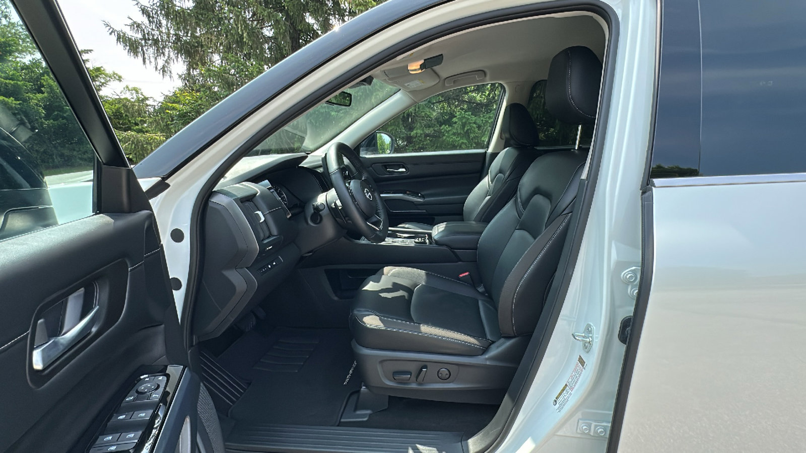 Certified 2024 Nissan Pathfinder SL w/ Cargo Package image 12