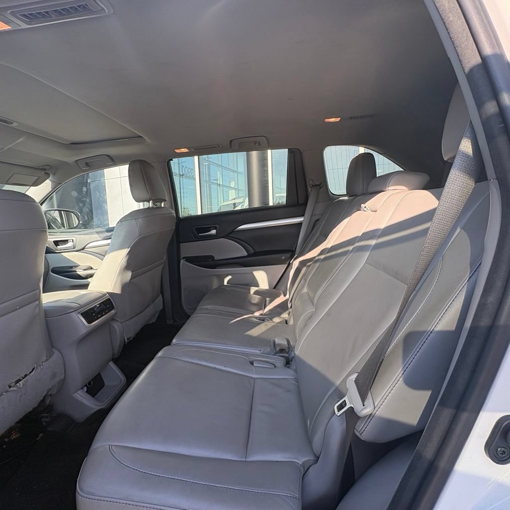 Used 2016 Toyota Highlander XLE AWD/4WD image 9