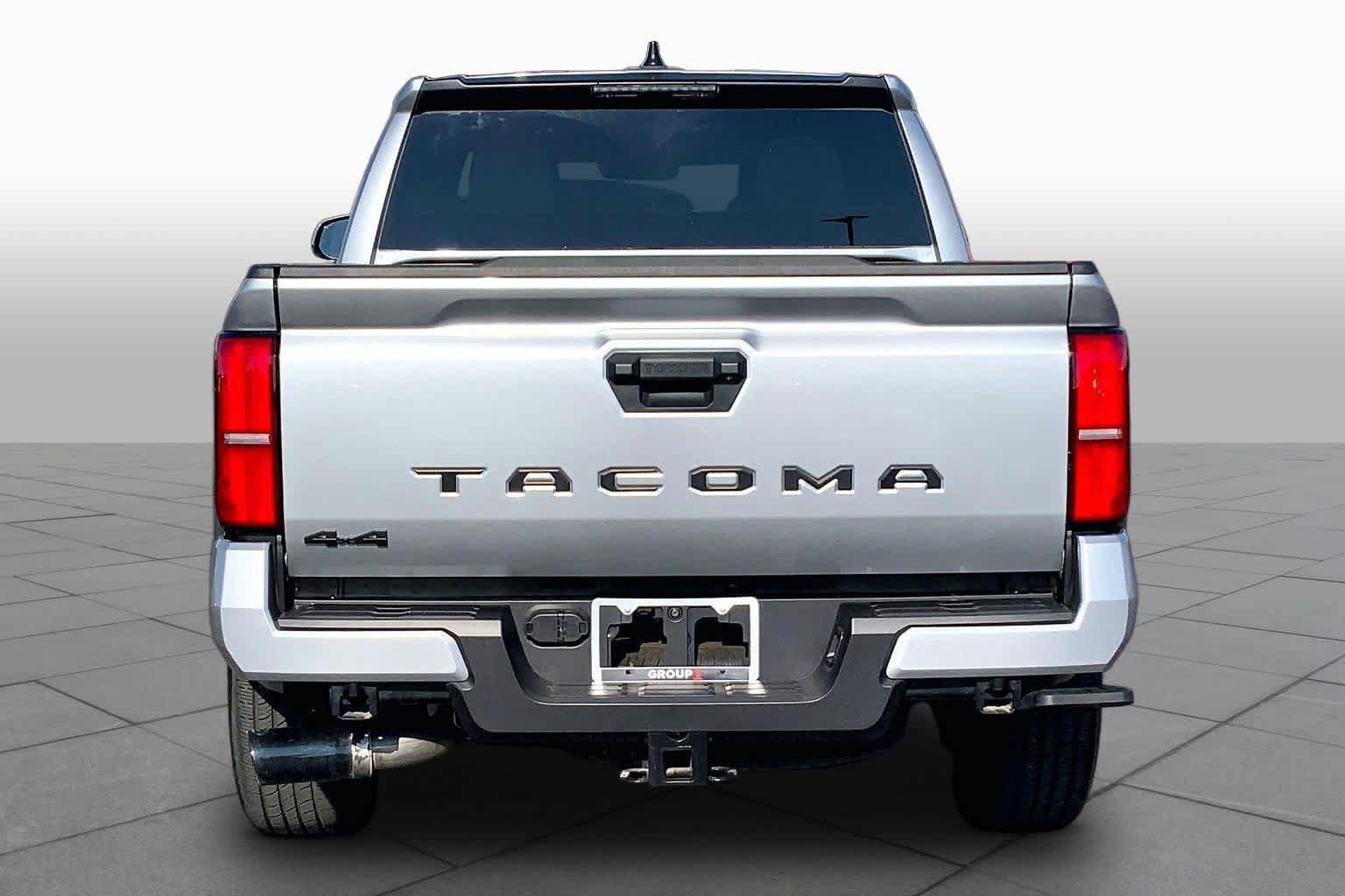Used 2025 Toyota Tacoma SR5 AWD/4WD image 5