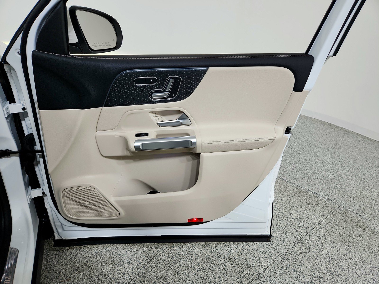 Certified 2025 Mercedes-Benz GLB 250 4MATIC w/ Exclusive Package image 24