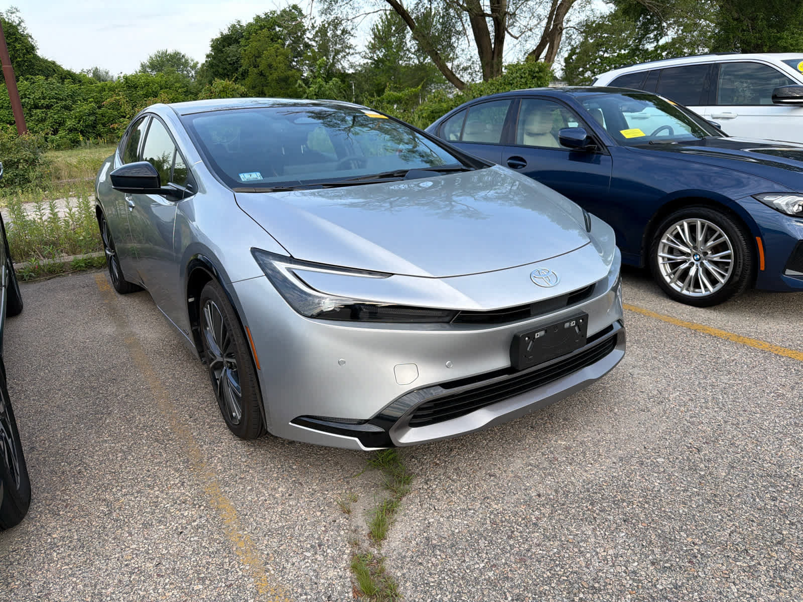 Used 2023 Toyota Prius XLE AWD/4WD image 3