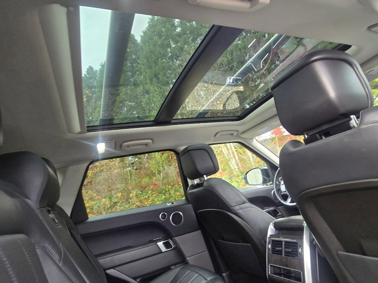 Used 2018 Land Rover Range Rover Sport HSE image 24