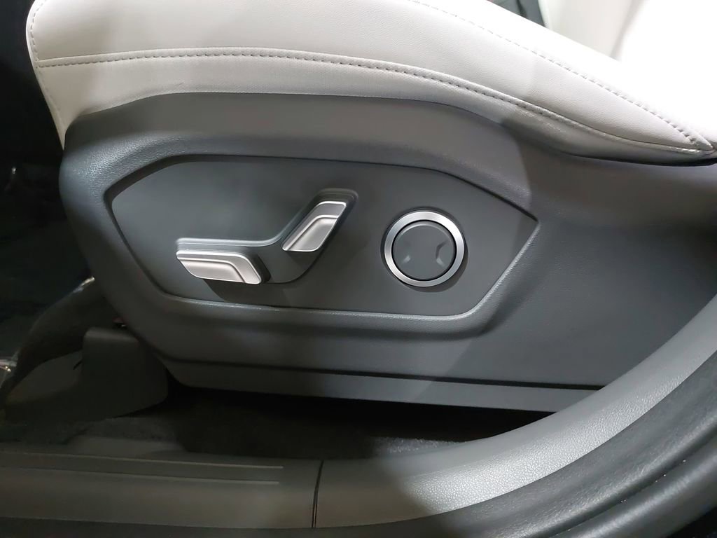 Certified 2025 Hyundai Santa Fe SEL image 30