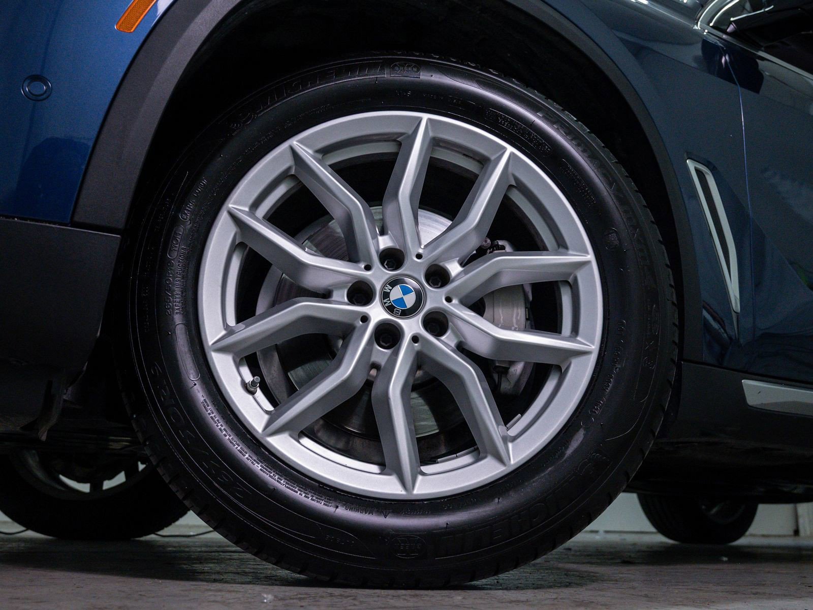 Used 2022 BMW X5 xDrive40i w/ Premium Package AWD/4WD image 6