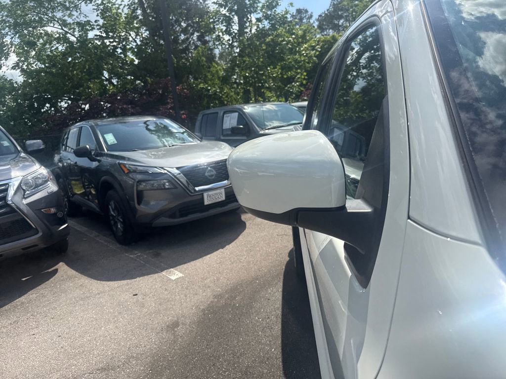 Used 2023 Nissan Frontier SV image 39