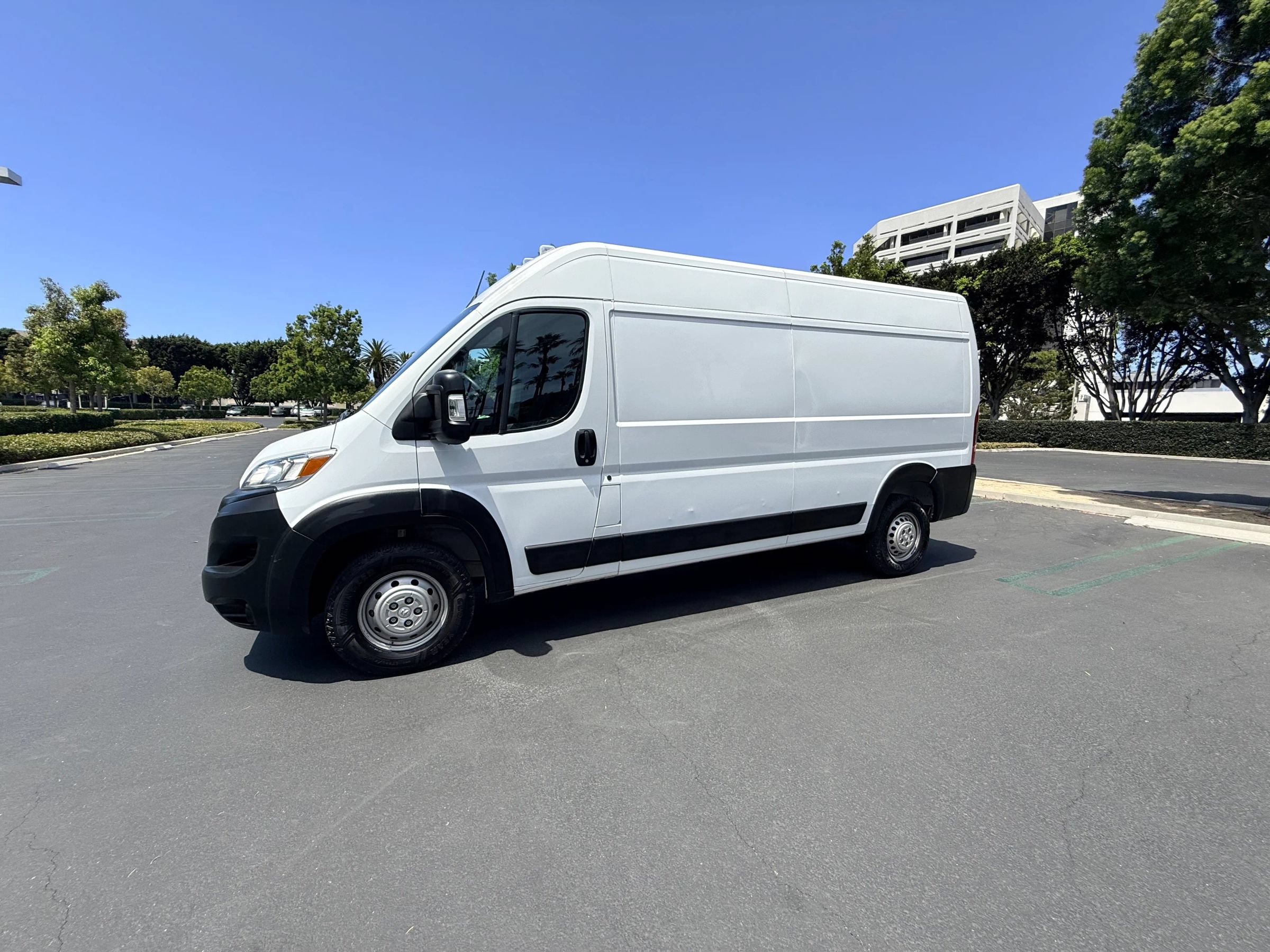 Used 2024 RAM ProMaster 2500 159 High Roof w/ Premium Convenience Group FWD image 3