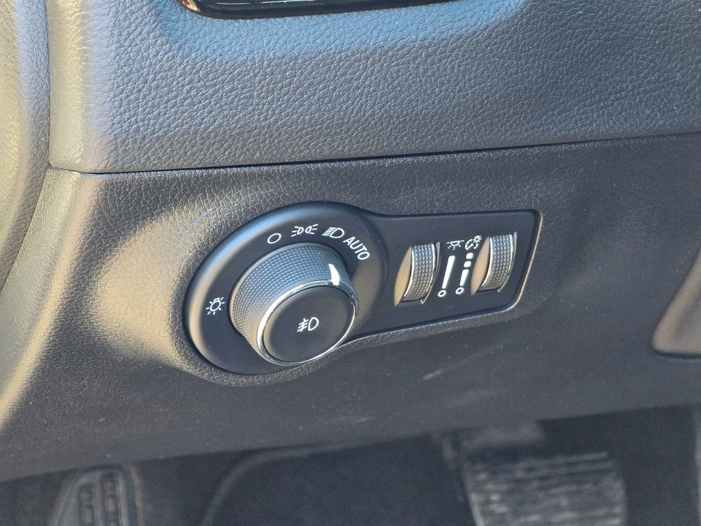 Used 2021 Jeep Compass Limited w/ Sun and Sound Group image 38